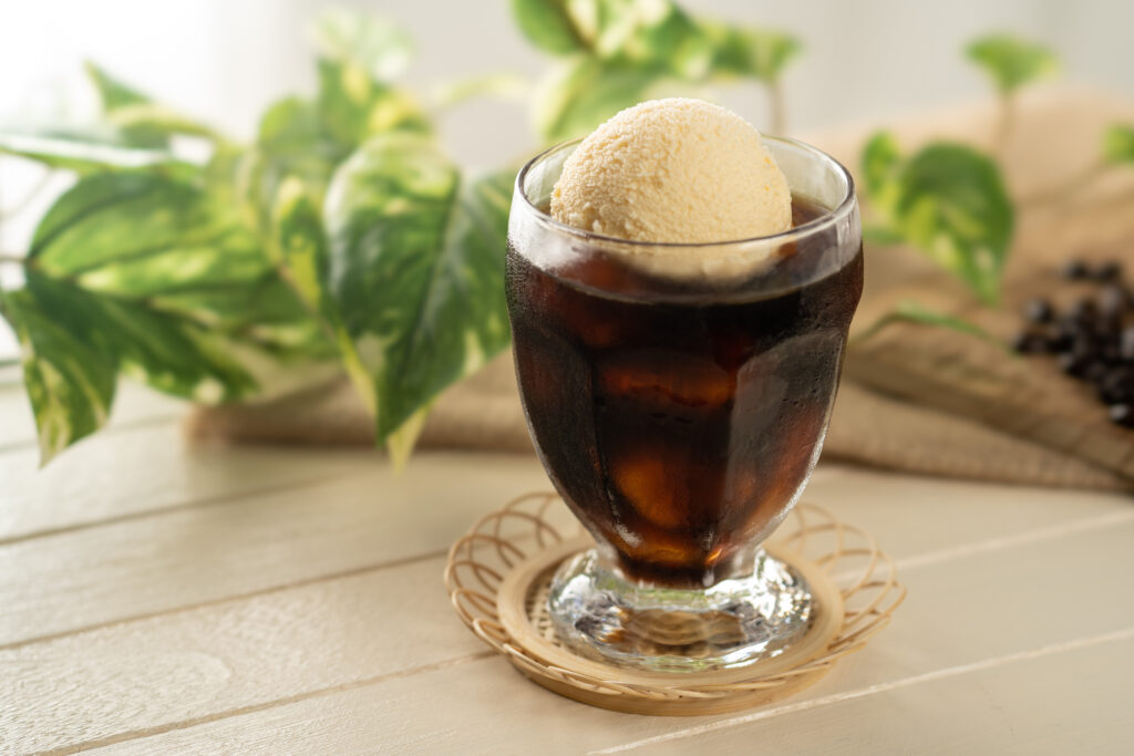 コーヒーフロート。涼を味わう、夏のクラシック | カフェストリーム